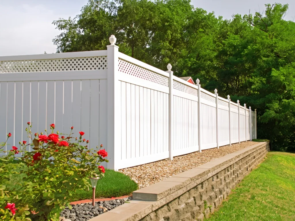 An image showing af vinyl fencing option.