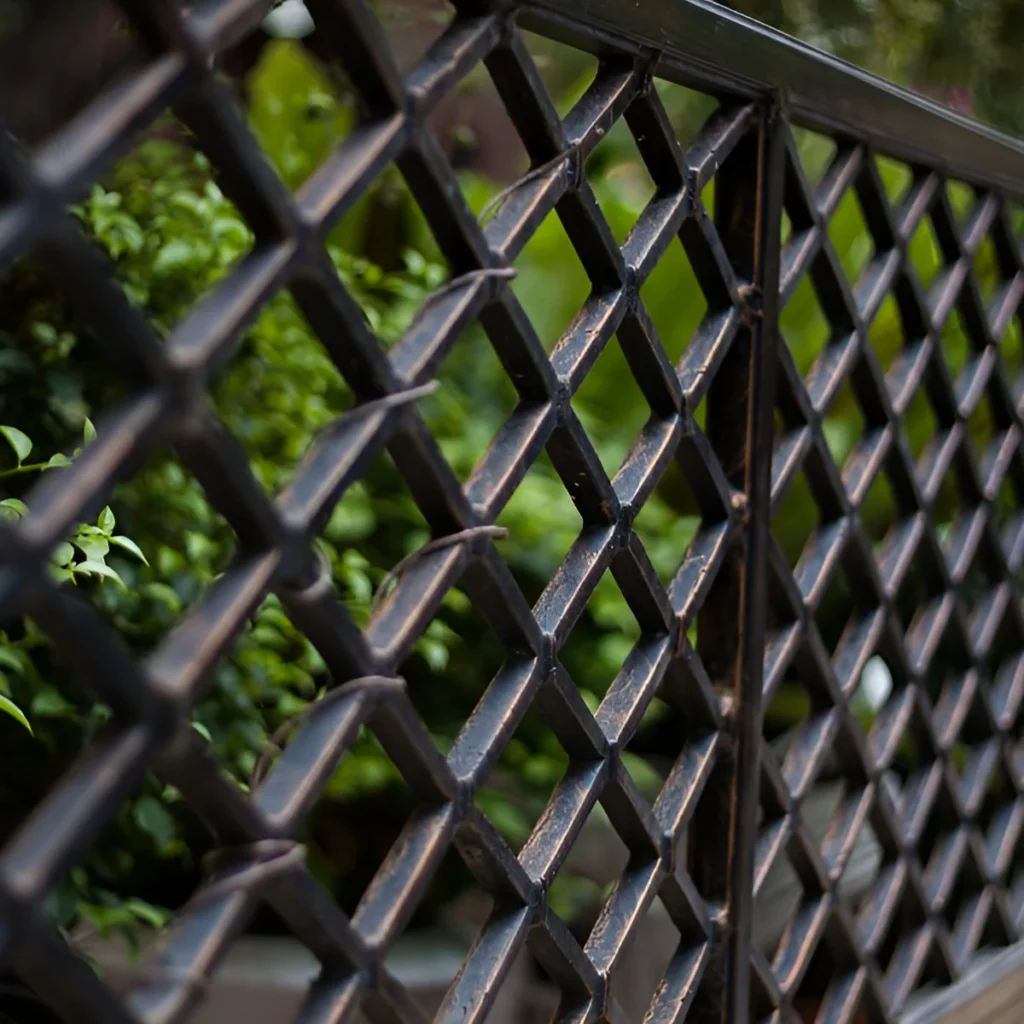 An image showing aluminum fence solutions.