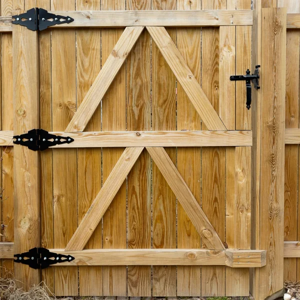 An image showing various wood gate options for Phoenix ranch properties.