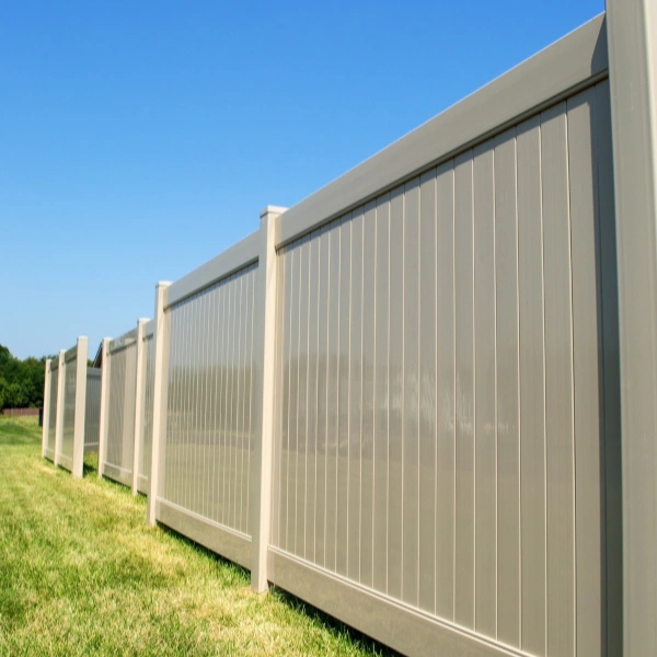 Image of a tall vinyl privacy fence in a Phoenix backyard.