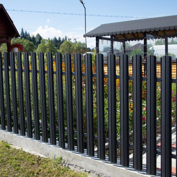 Image showing an aluminum fence with a powder-coated finish.