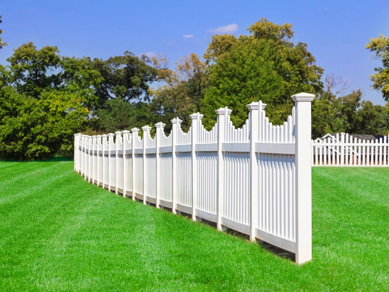Image showing expansion gaps in a vinyl fence.
