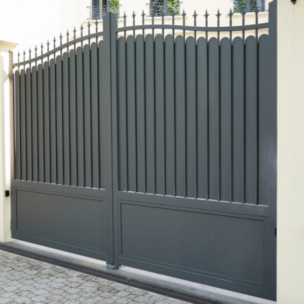 A lightweight aluminum automatic gate installed at a modern Phoenix residence.
