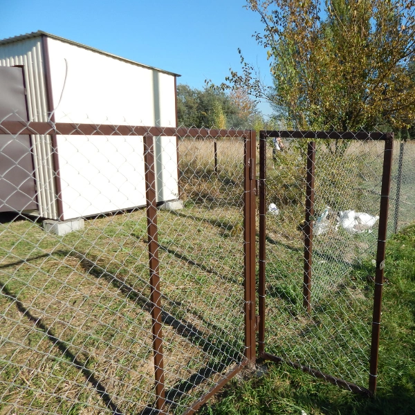 Chain link fence installation around residential yard in Phoenix.
