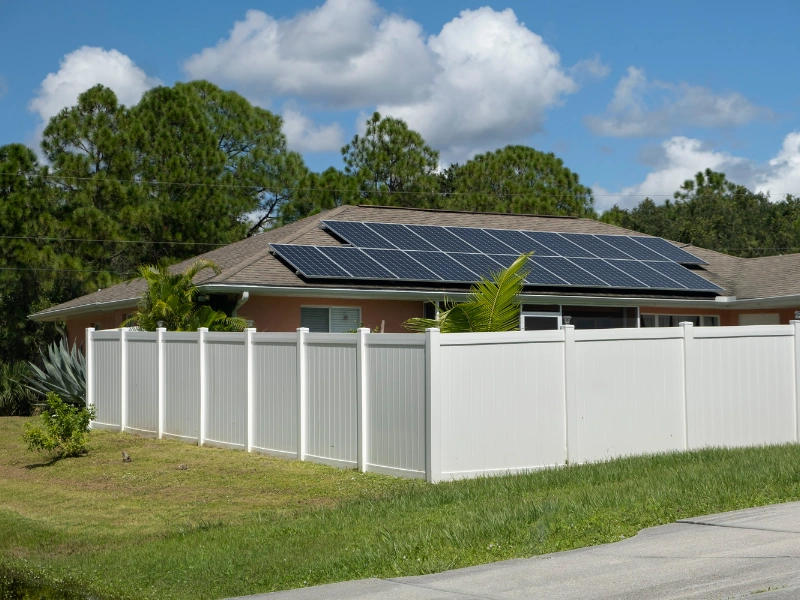 White vinyl fencing built to withstand Phoenix, Arizona, desert heat.