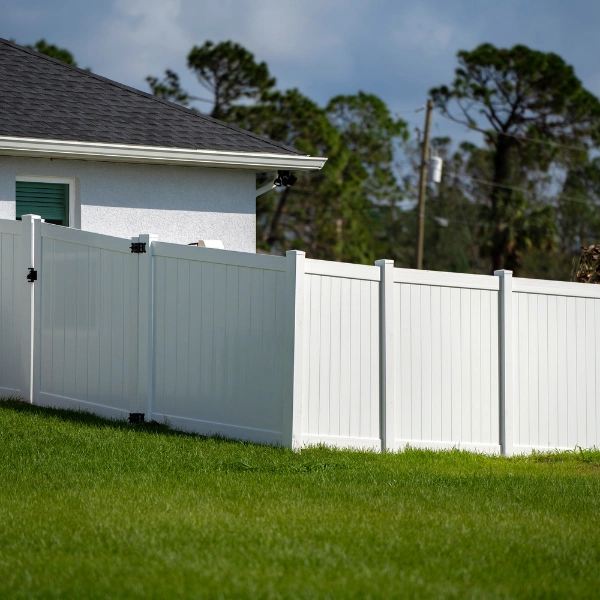 White vinyl fencing built to withstand Phoenix, Arizona, desert heat.